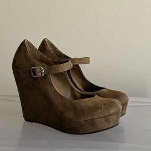 Tan wedges